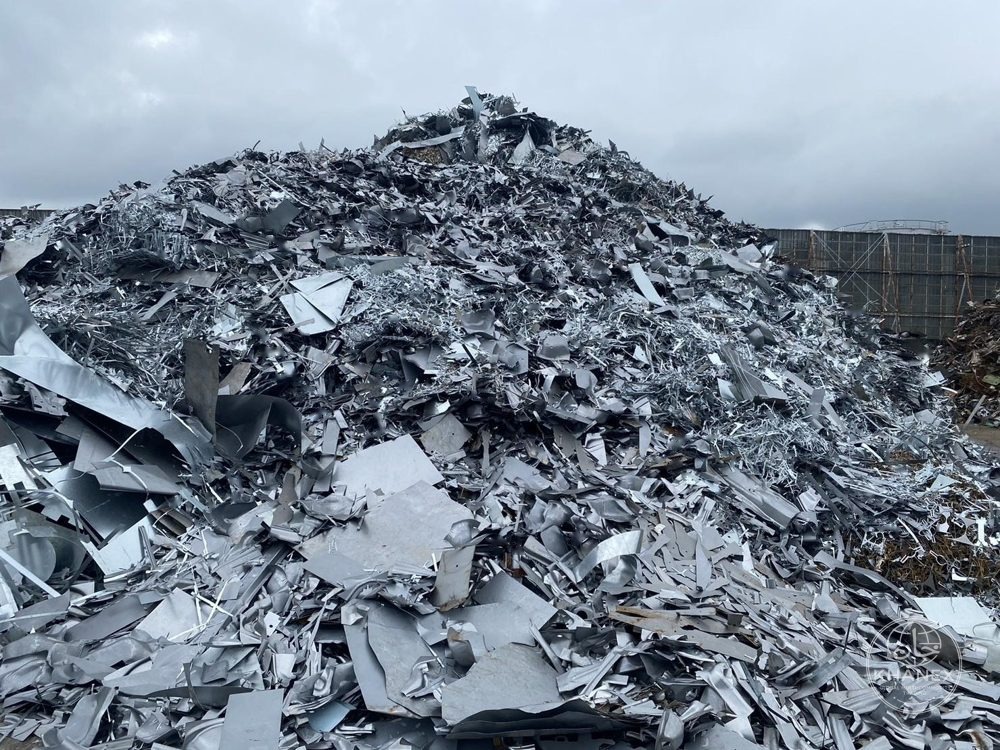 Shredded steel scrap